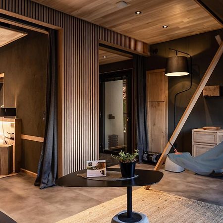 Le Studio Des Pres Verts Suite Design Avec Jacuzzi Privatif Jouey Bagian luar foto