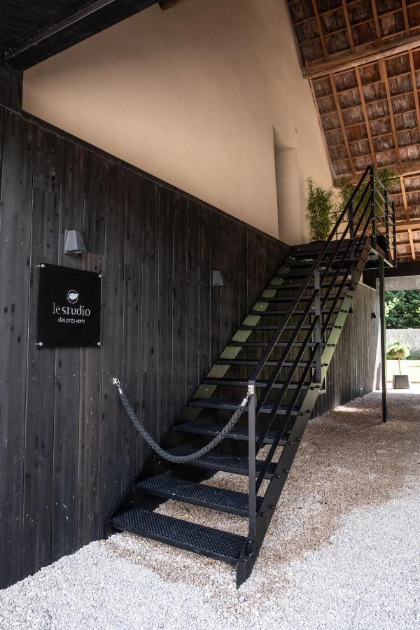 Le Studio Des Pres Verts Suite Design Avec Jacuzzi Privatif Jouey Bagian luar foto